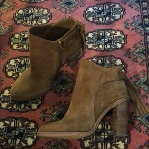 VINCE CAMUTO suede booties